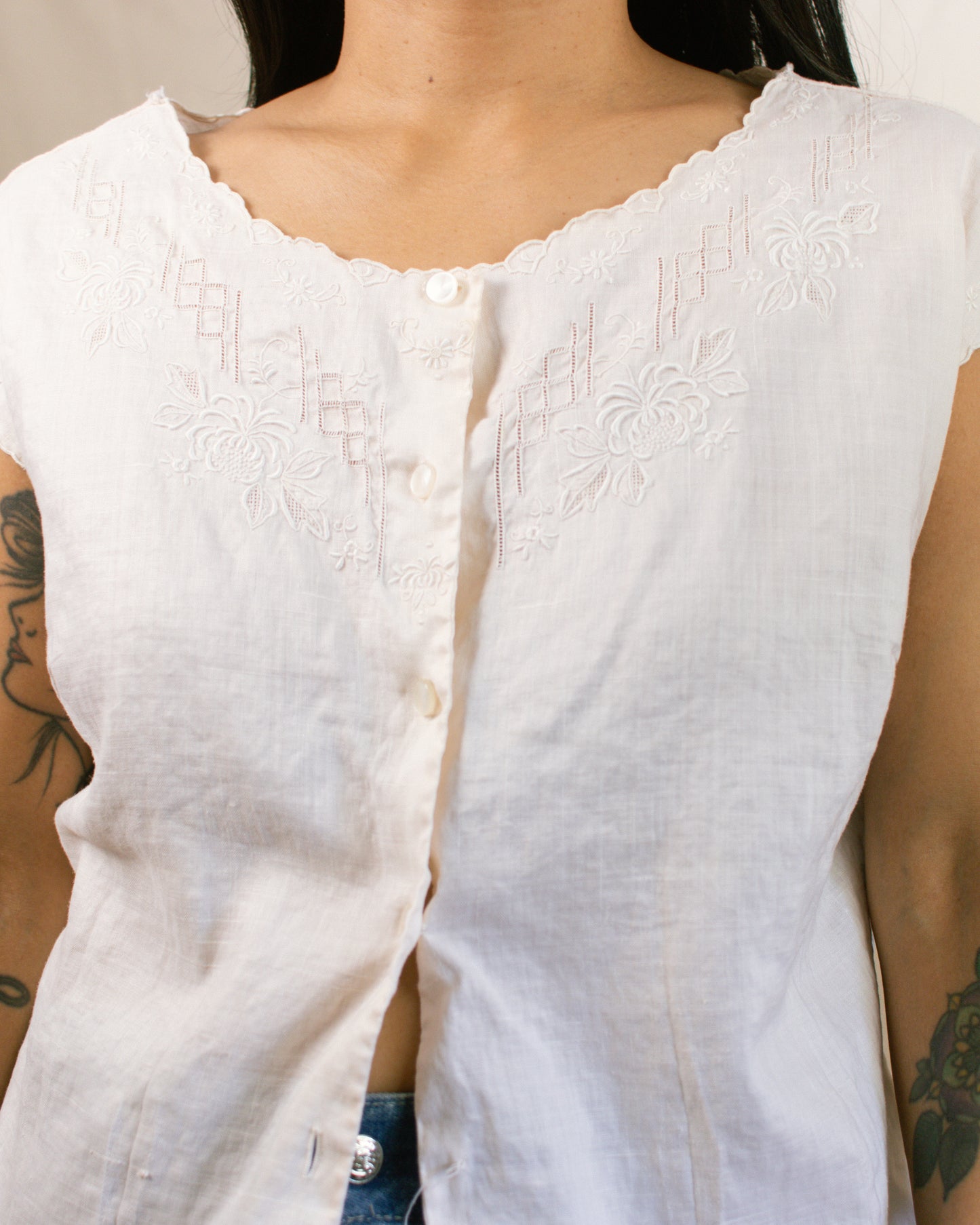 Vintage 50s Embroidered Linen Blouse | Size S-M