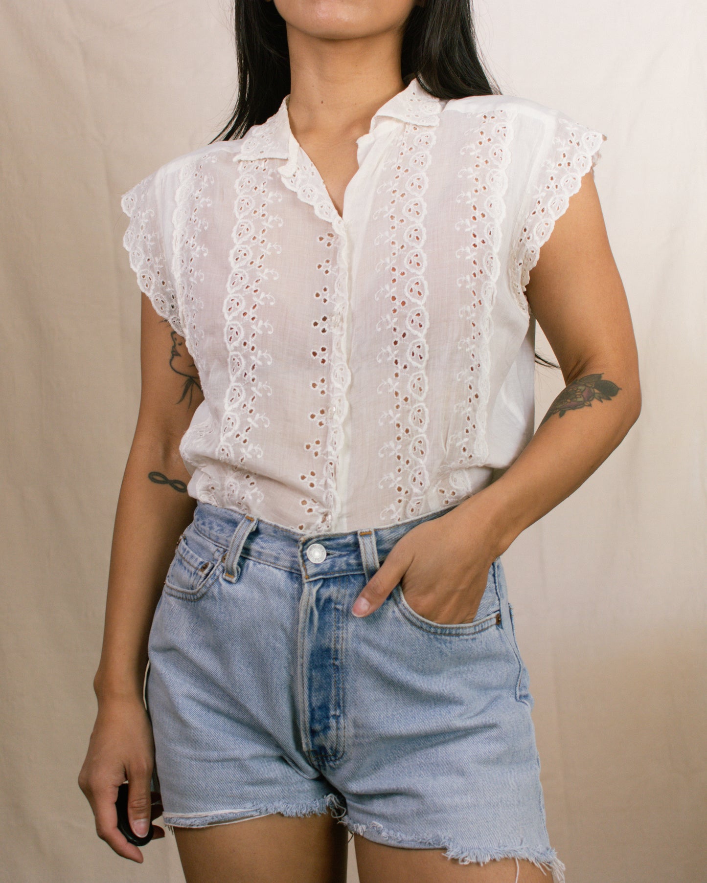 Vintage 50s White Eyelet Blouse | Size Medium