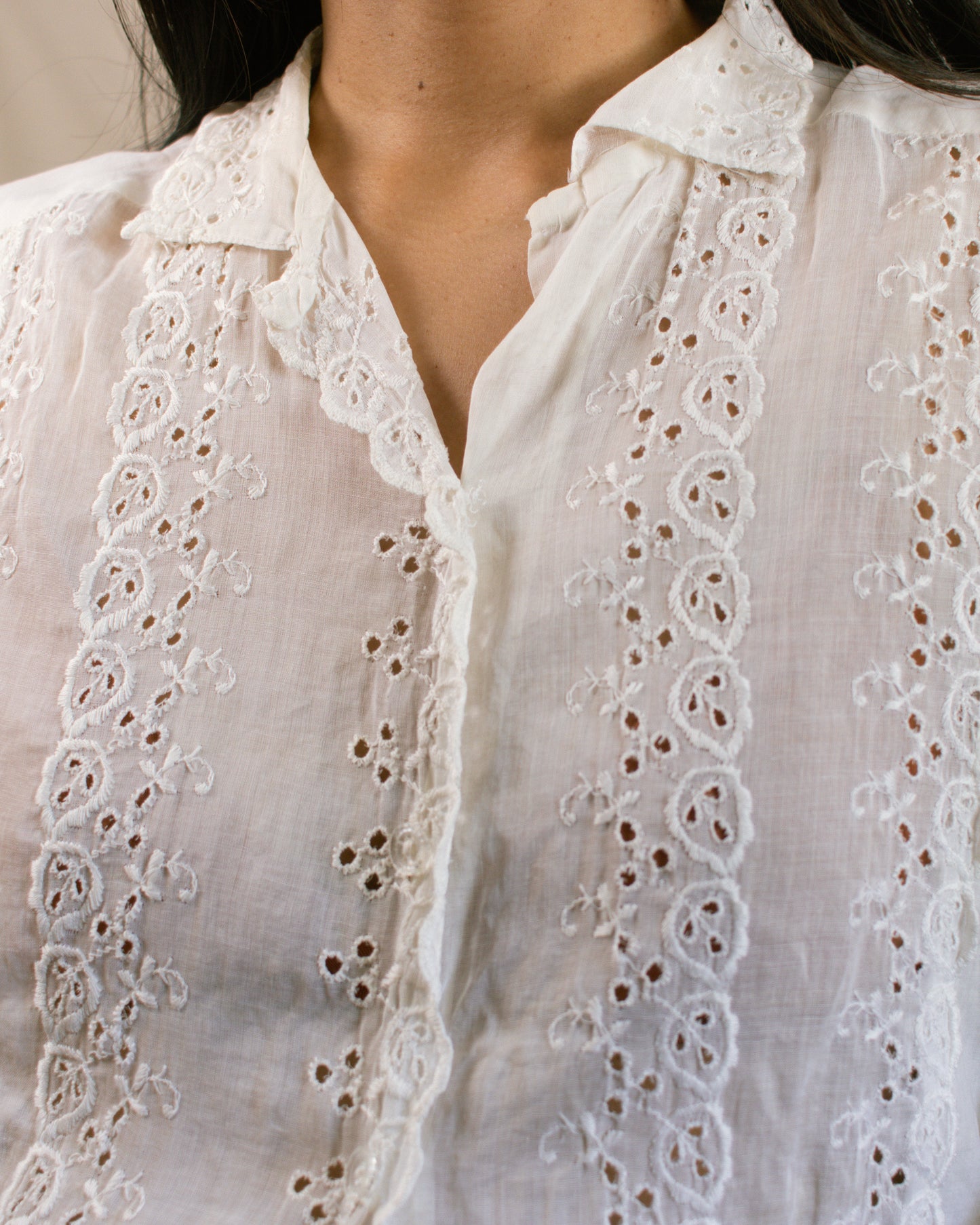 Vintage 50s White Eyelet Blouse | Size Medium