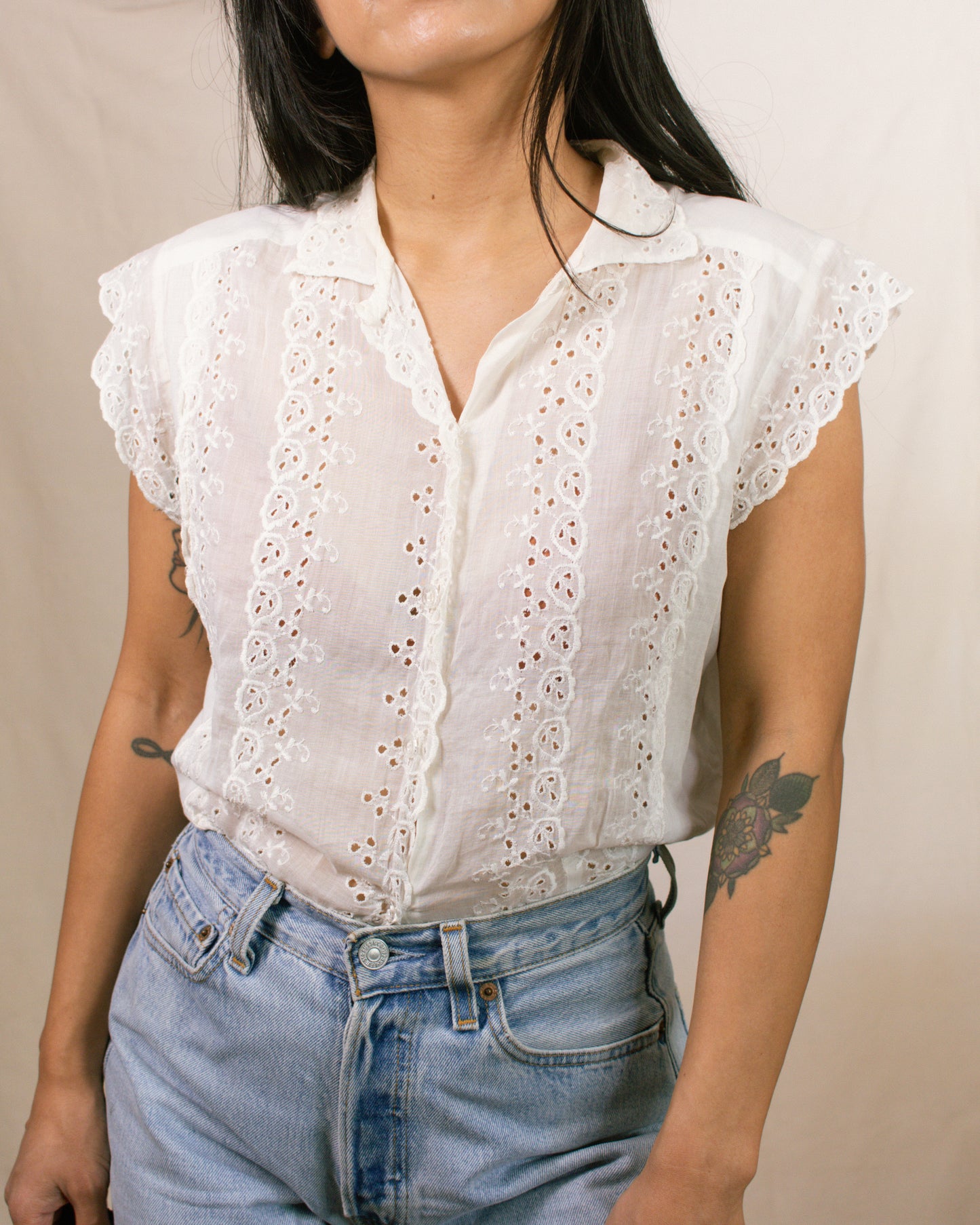Vintage 50s White Eyelet Blouse | Size Medium