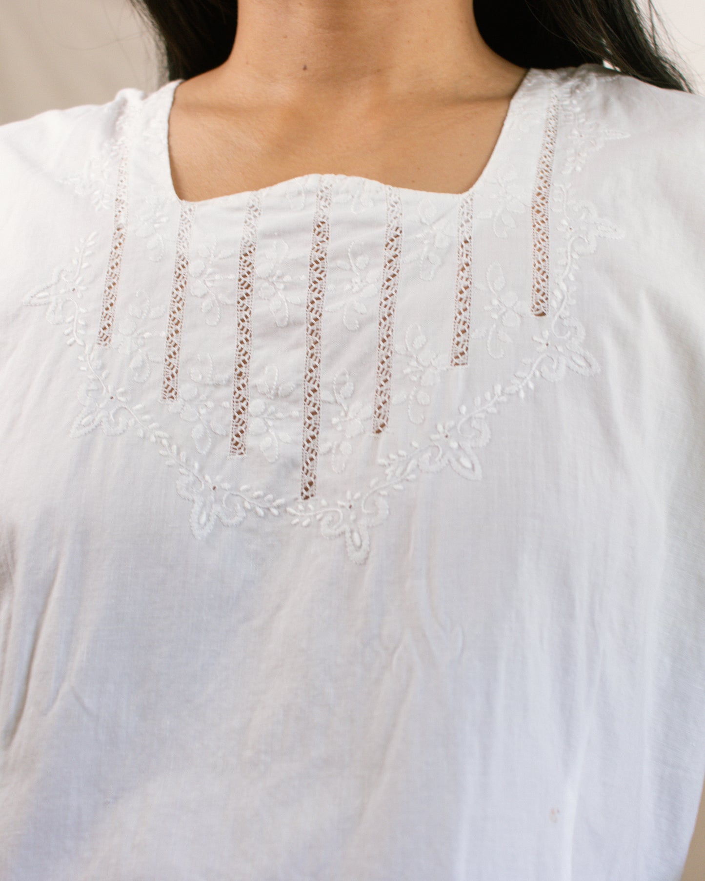 Vintage Antique Embroidered Blouse | Size M-L