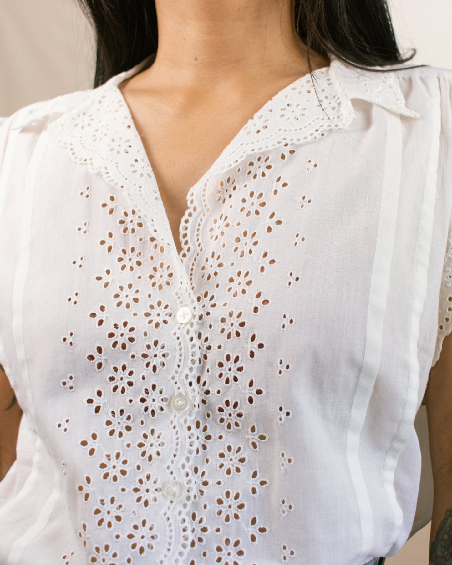 Vintage 50s White Eyelet Blouse | Size Medium