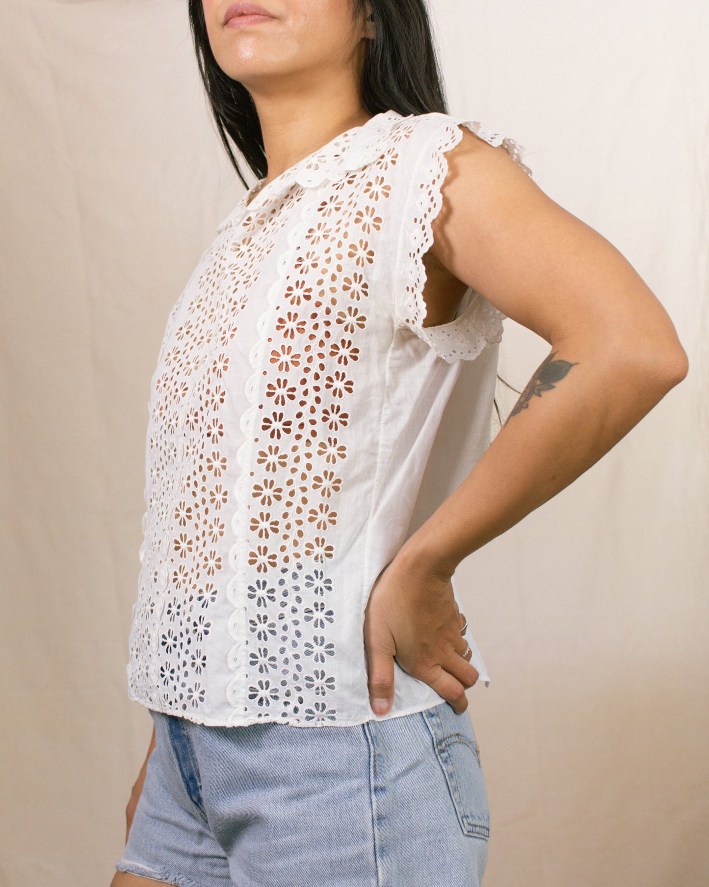 Vintage 50s Cut Out Eyelet Blouse | Size Medium