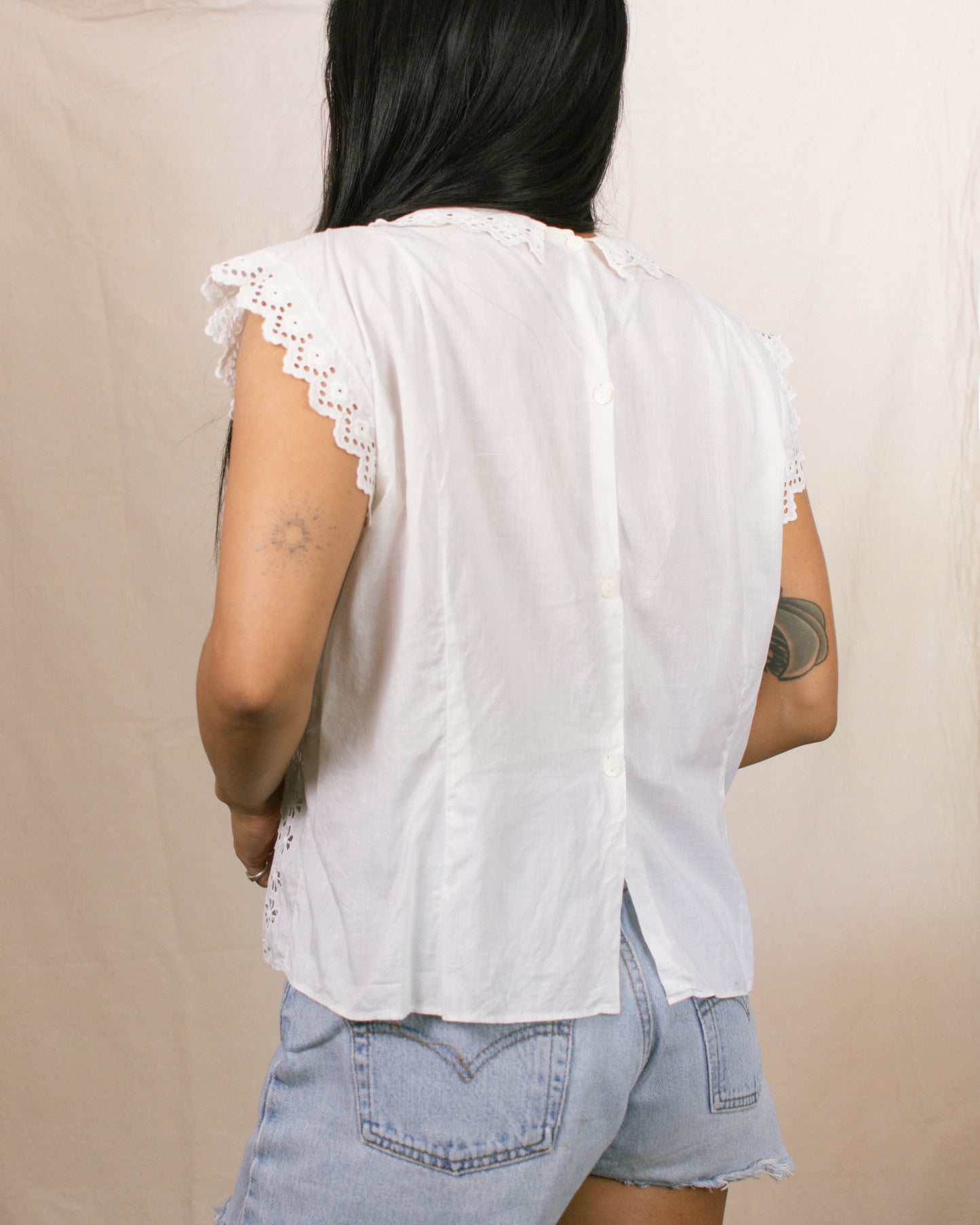 Vintage 50s Cut Out Eyelet Blouse | Size Medium