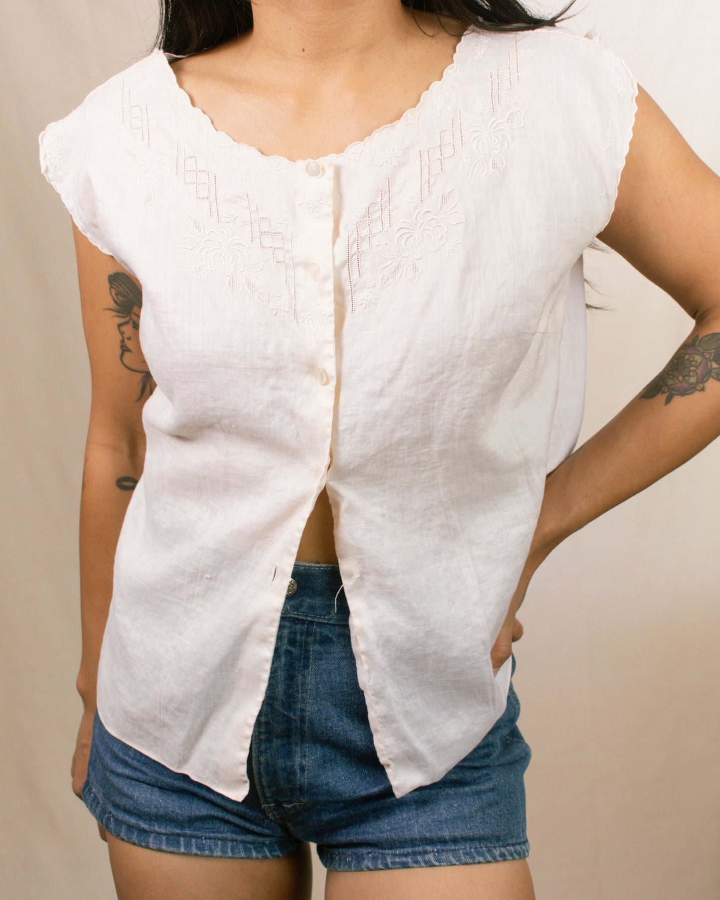 Vintage 50s Embroidered Linen Blouse | Size S-M