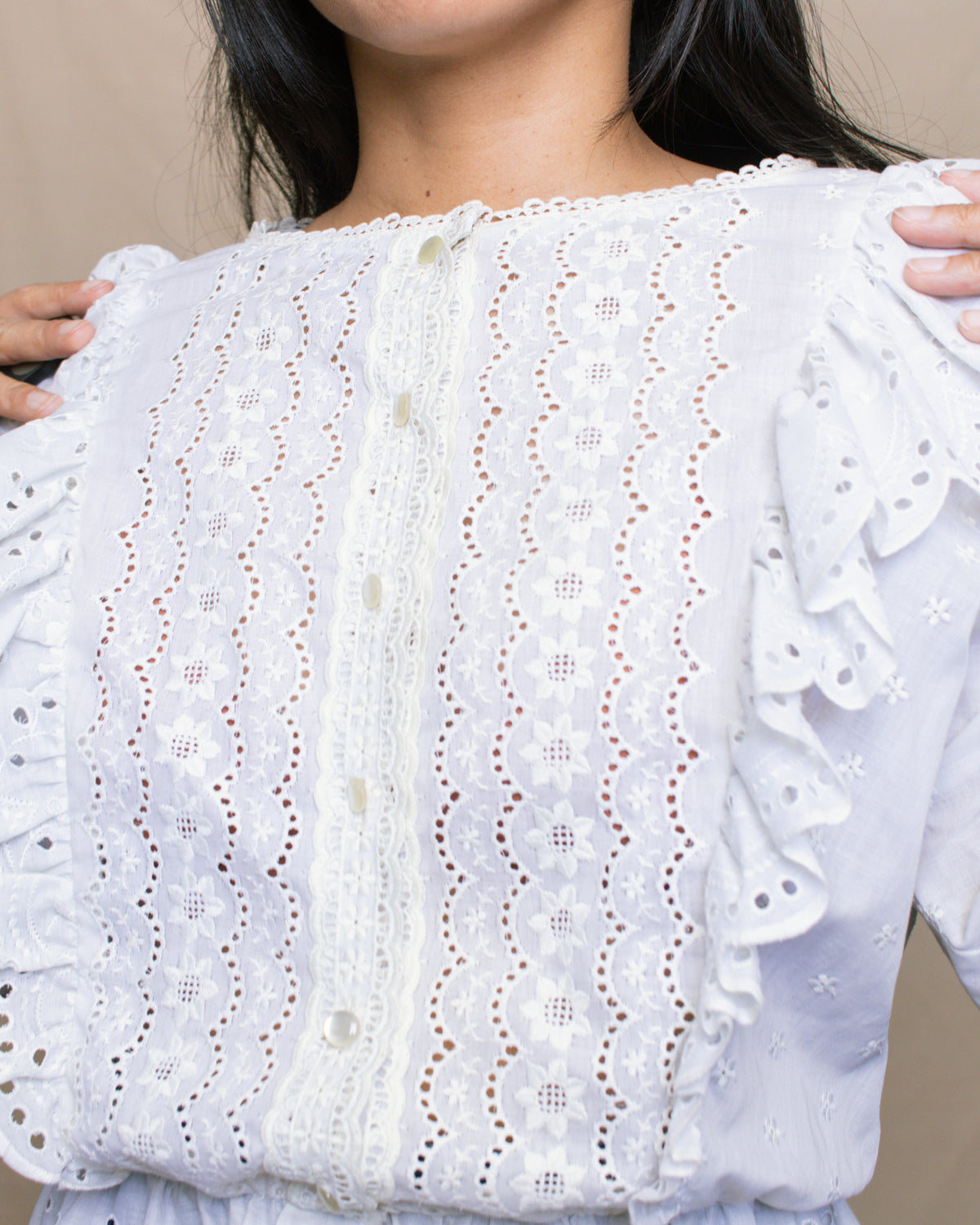 Vintage 70s Eyelet Ruffle Blouse | Size M-L