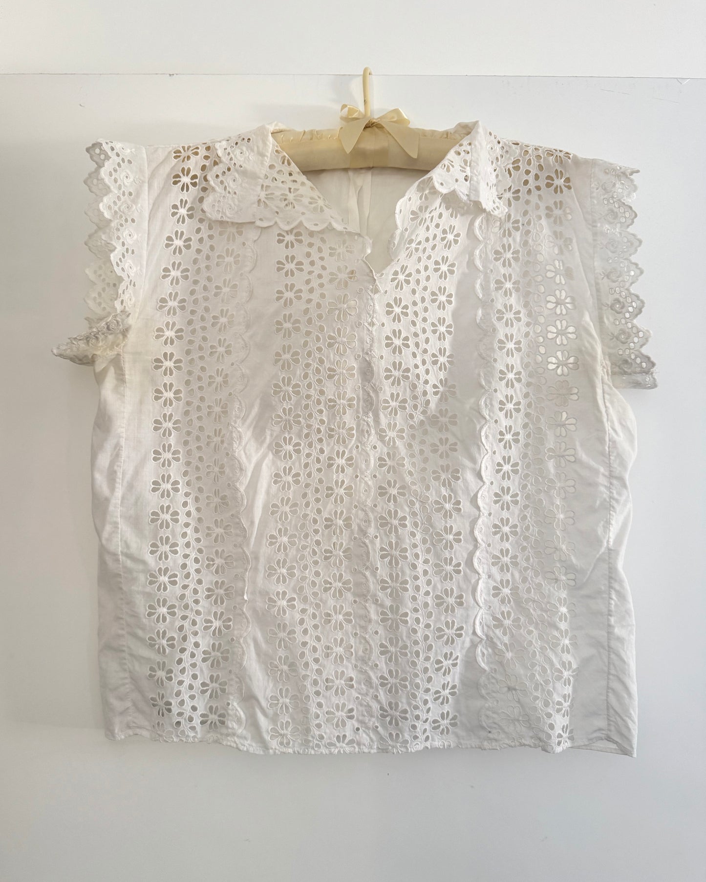 Vintage 50s Cut Out Eyelet Blouse | Size Medium