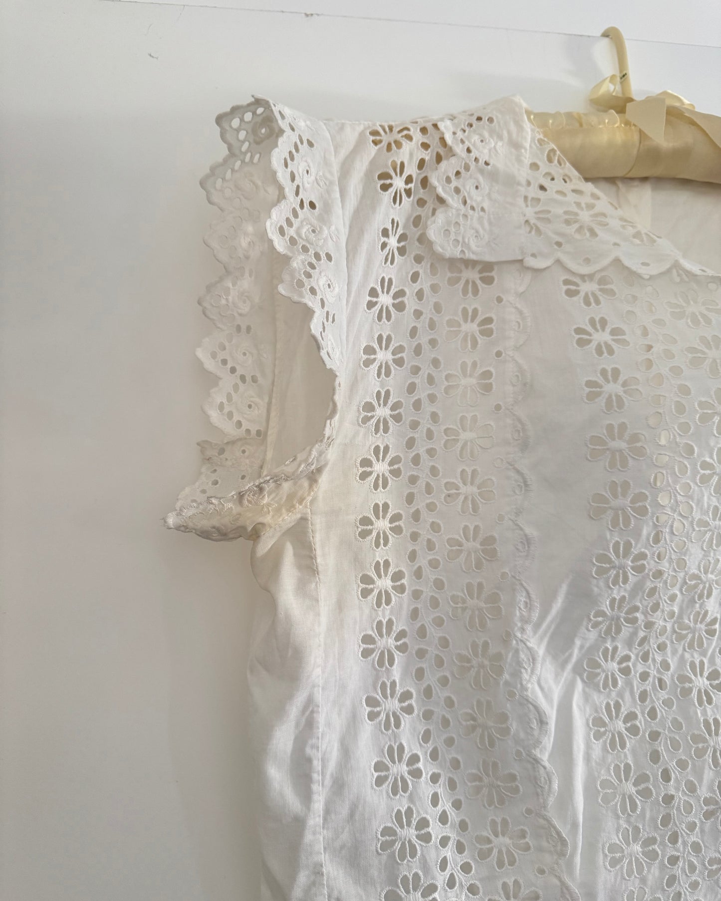 Vintage 50s Cut Out Eyelet Blouse | Size Medium
