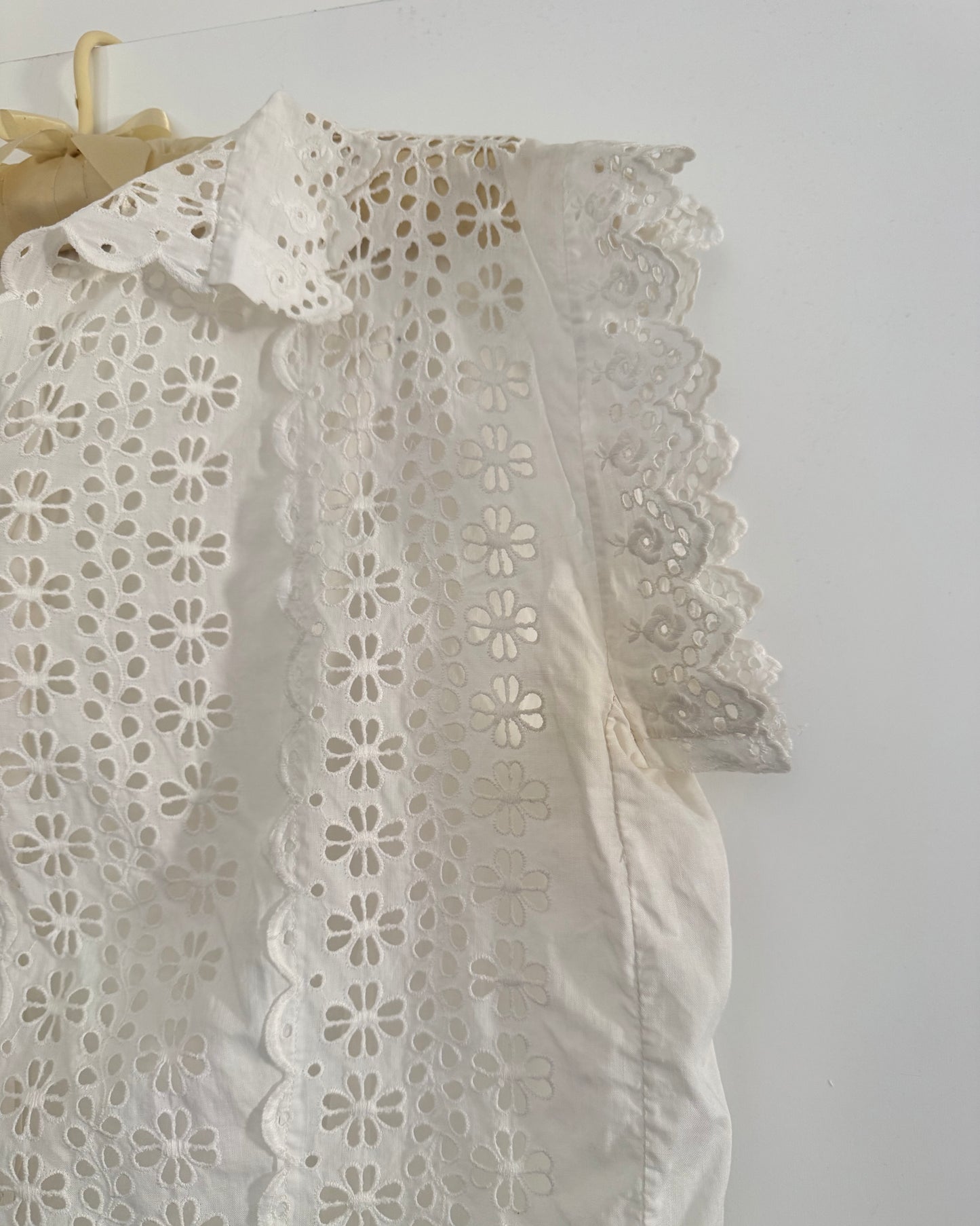 Vintage 50s Cut Out Eyelet Blouse | Size Medium