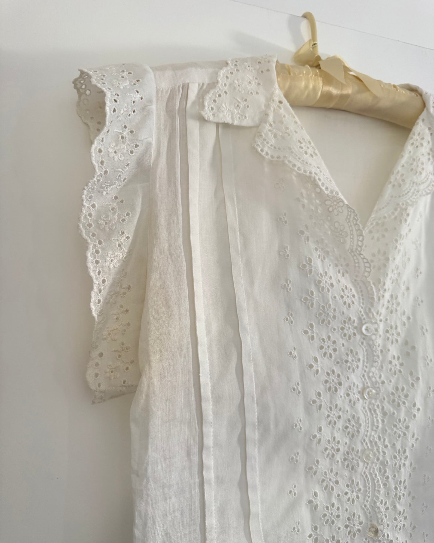 Vintage 50s White Eyelet Blouse | Size Medium