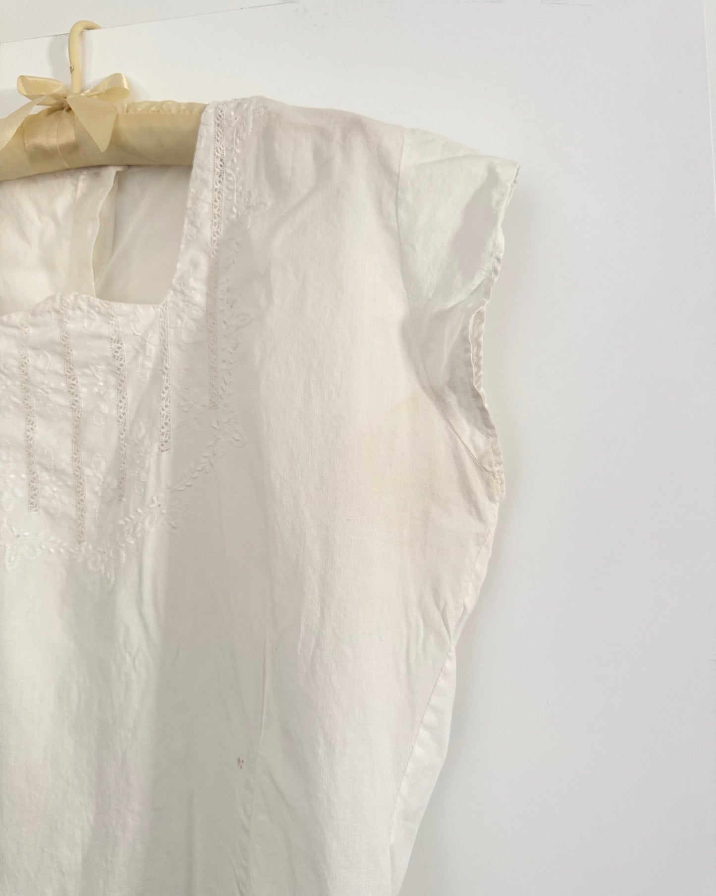 Vintage Antique Embroidered Blouse | Size M-L
