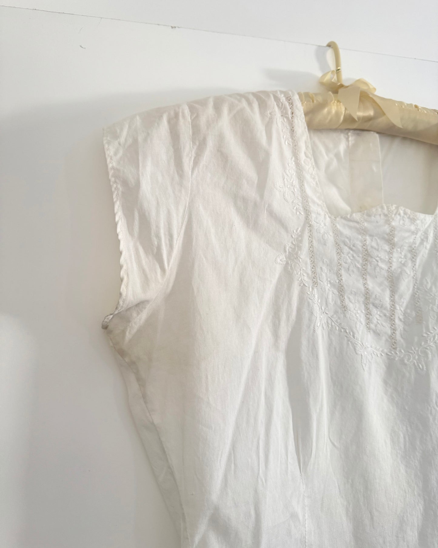 Vintage Antique Embroidered Blouse | Size M-L