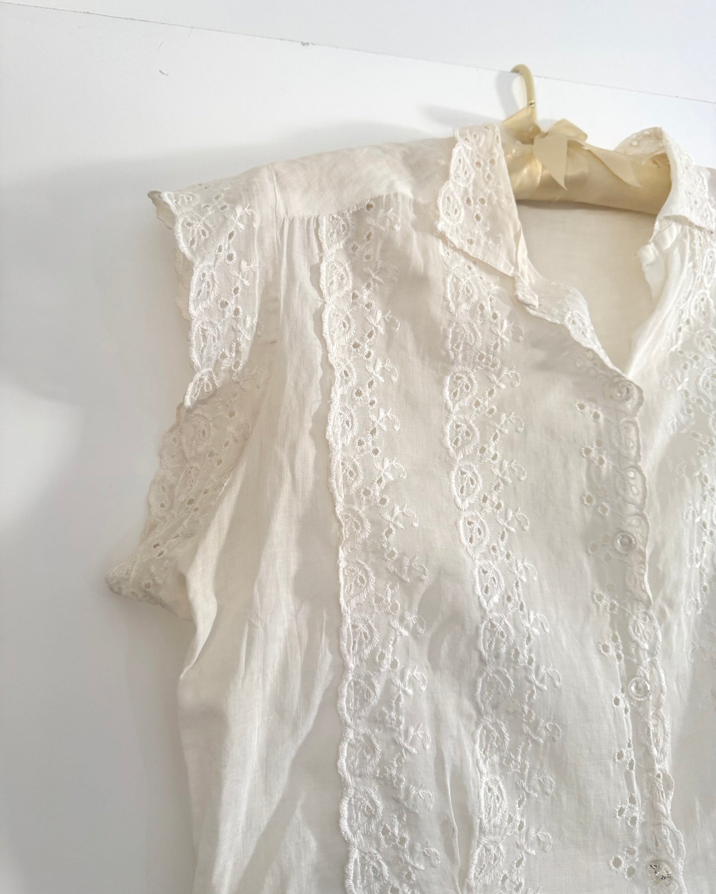Vintage 50s White Eyelet Blouse | Size Medium