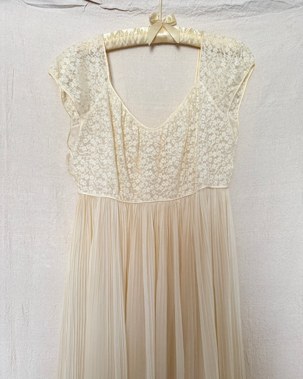Vintage 50s Lace Cream Nightgown | Size S-M