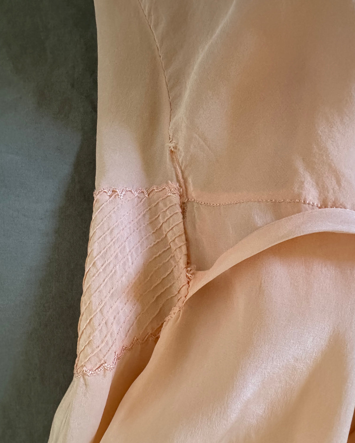 Vintage 30s/40s Peach Silk Bias Cut Dress | Size Large