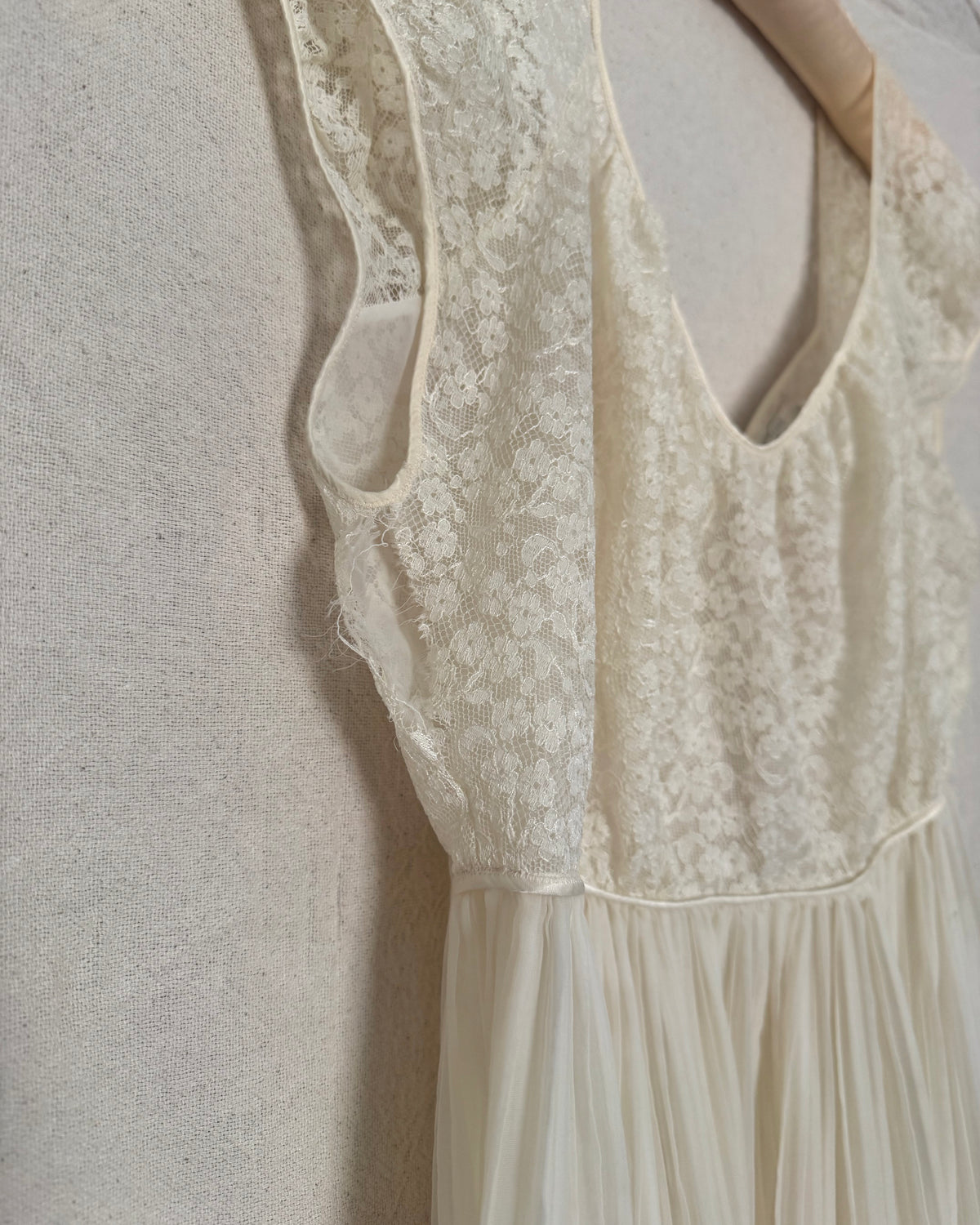 Vintage 50s Lace Cream Nightgown | Size S-M