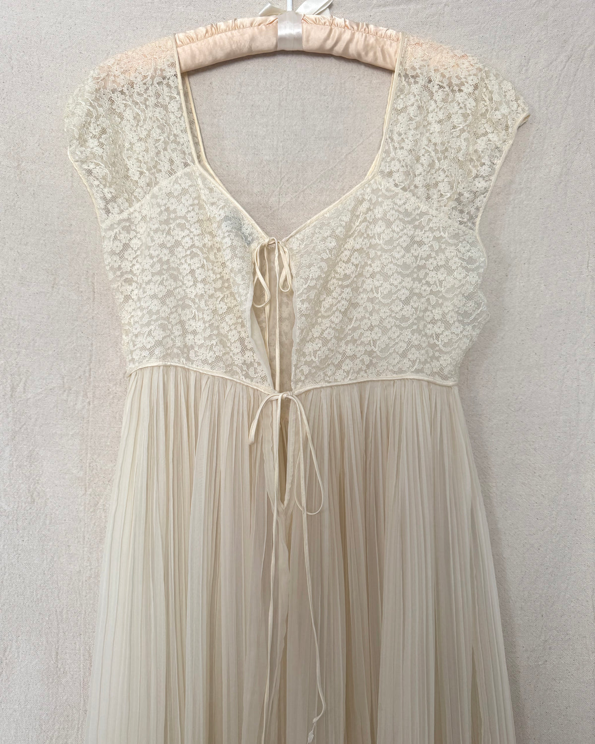 Vintage 50s Lace Cream Nightgown | Size S-M
