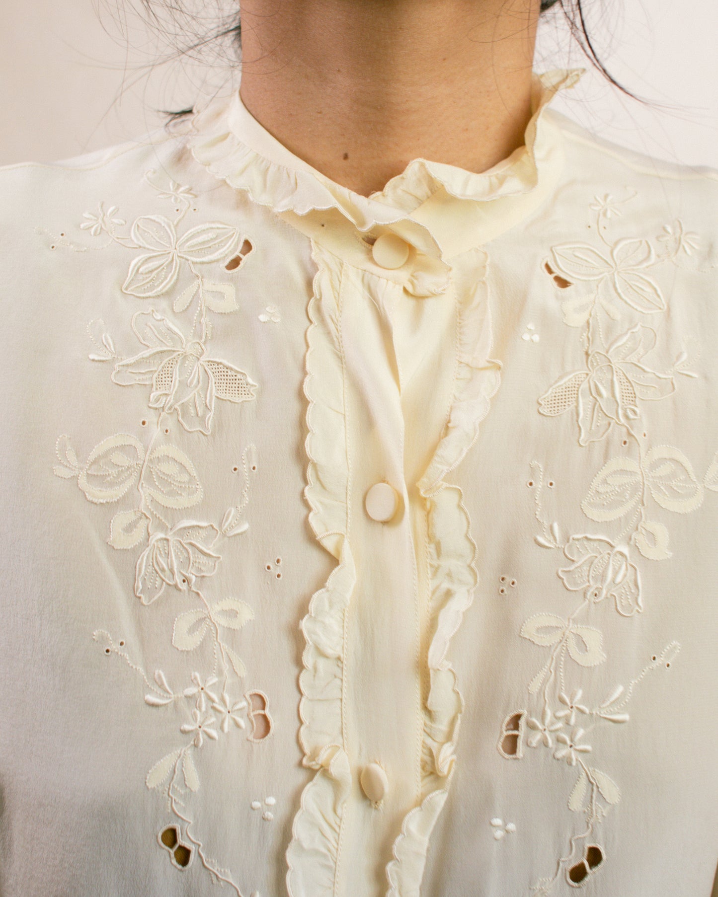 Vintage 50s Cream Silk Blouse | Size Small